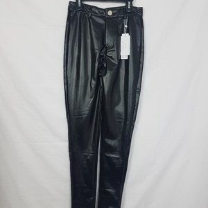 Dallns faux leather, black leggings, ruched bum